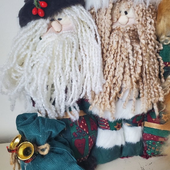 Set of 4 Santas 🎅 - Picture 3 of 6